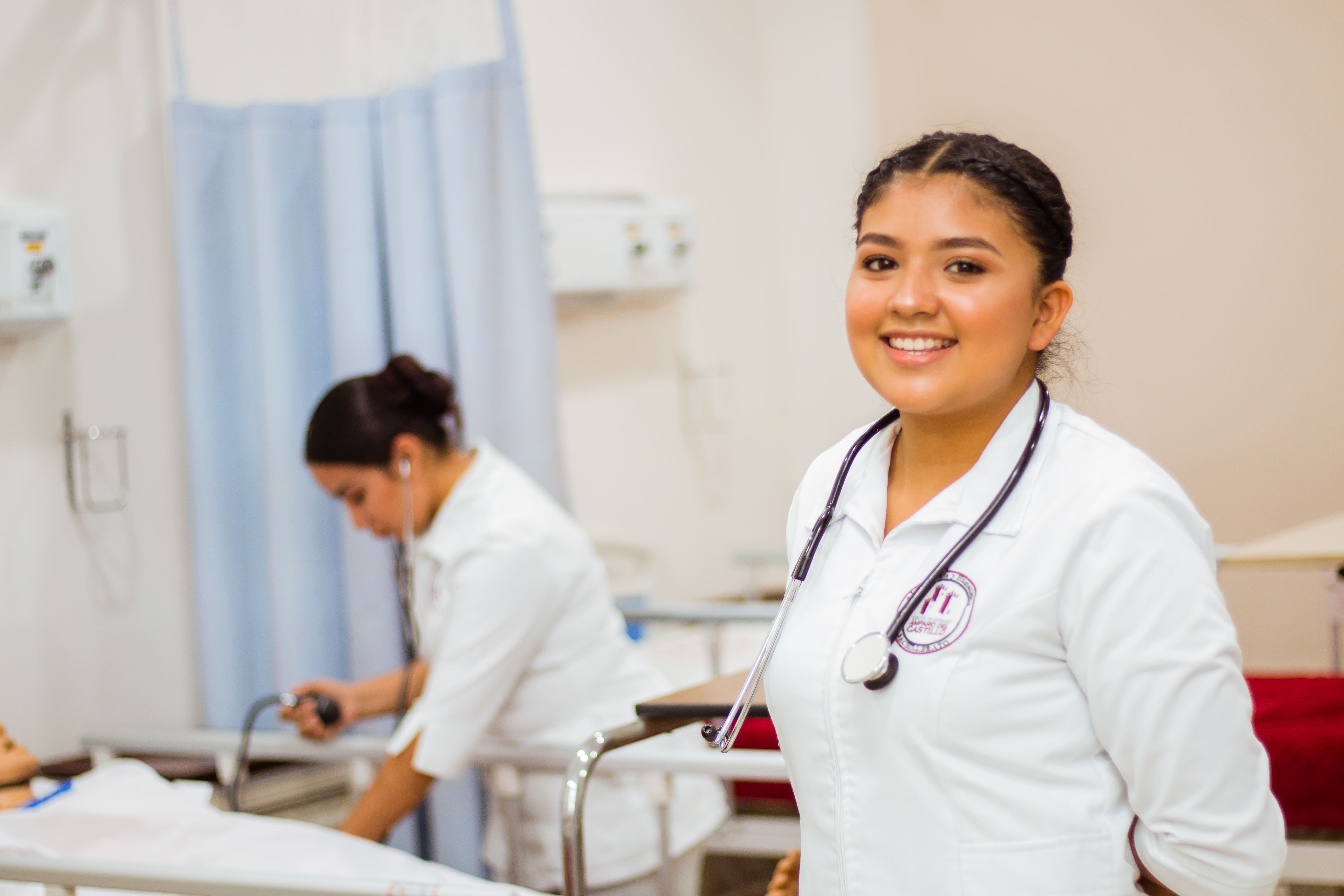 Alumnas en prácticas de bachillerato