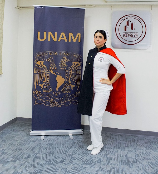 Alumnos con fondo de Sí Somos UNAM